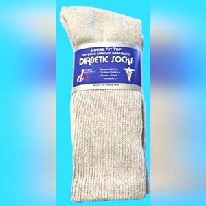 DEBRA WEITZNER Mens Loose Fit Top Diabetic Crew Socks fits Shoe Size 9-15 gray